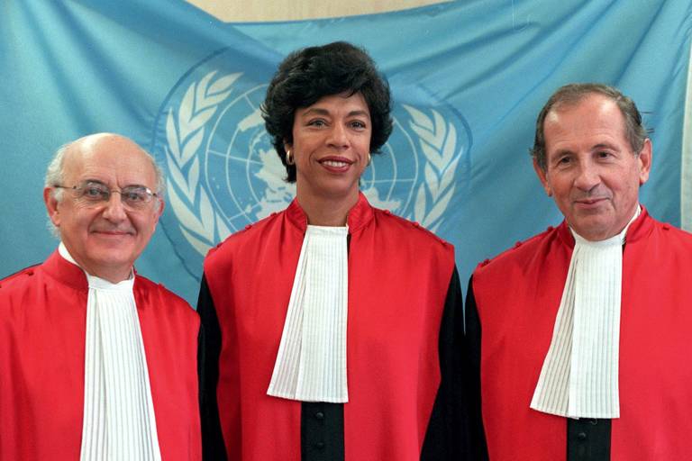 Gabrielle Kirk McDonald (center) stands with Antonio Cassese (left) and Claude Jorda (right) of the International Criminal Tribunal for the Former Yugoslavia in November 1999.